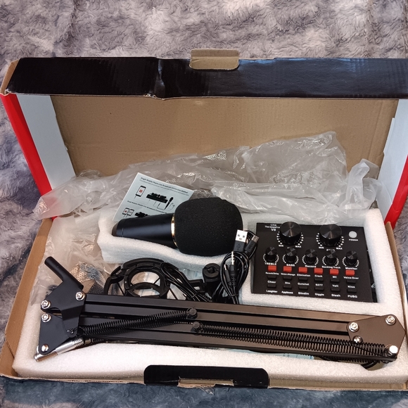 NWOT Podcast equiptment complete set condenser mic, sound card - Picture 2 of 7